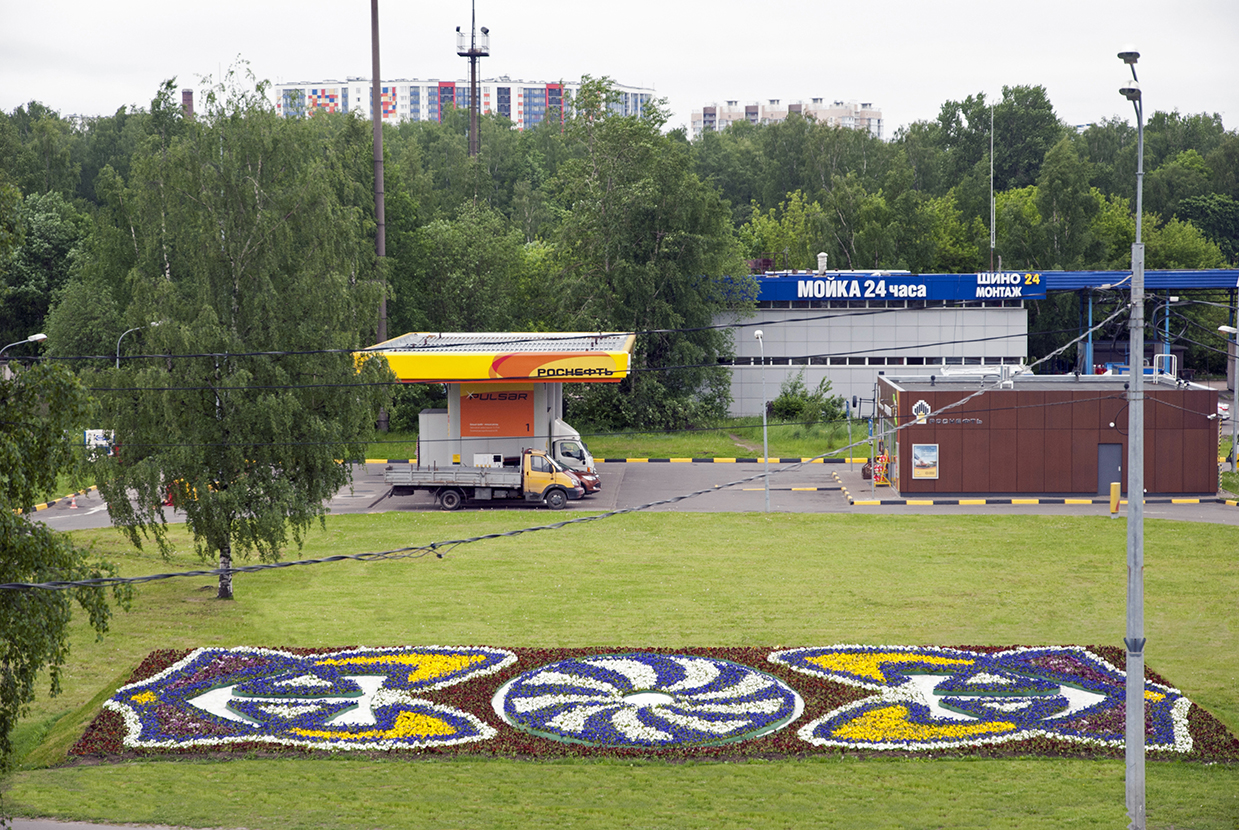 Пр. Непокоренных (угол улицы Бутлерова)