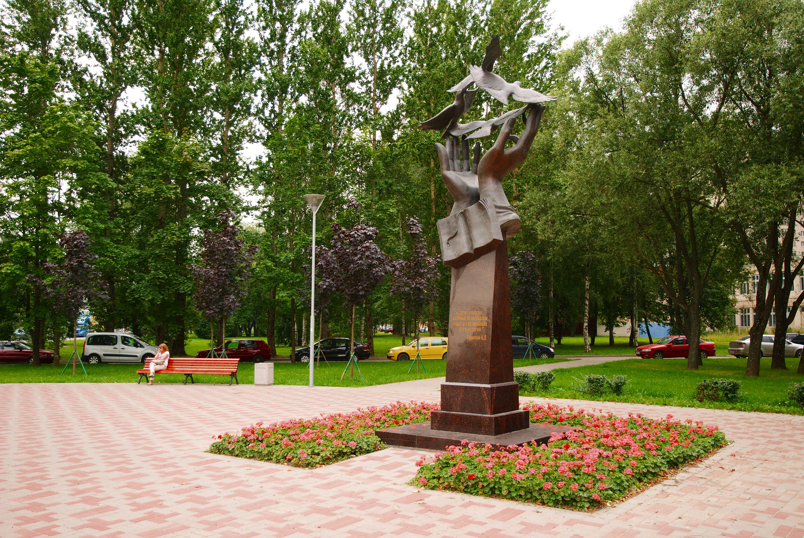 Сквер б/н на ул. Ушинского, д. 6